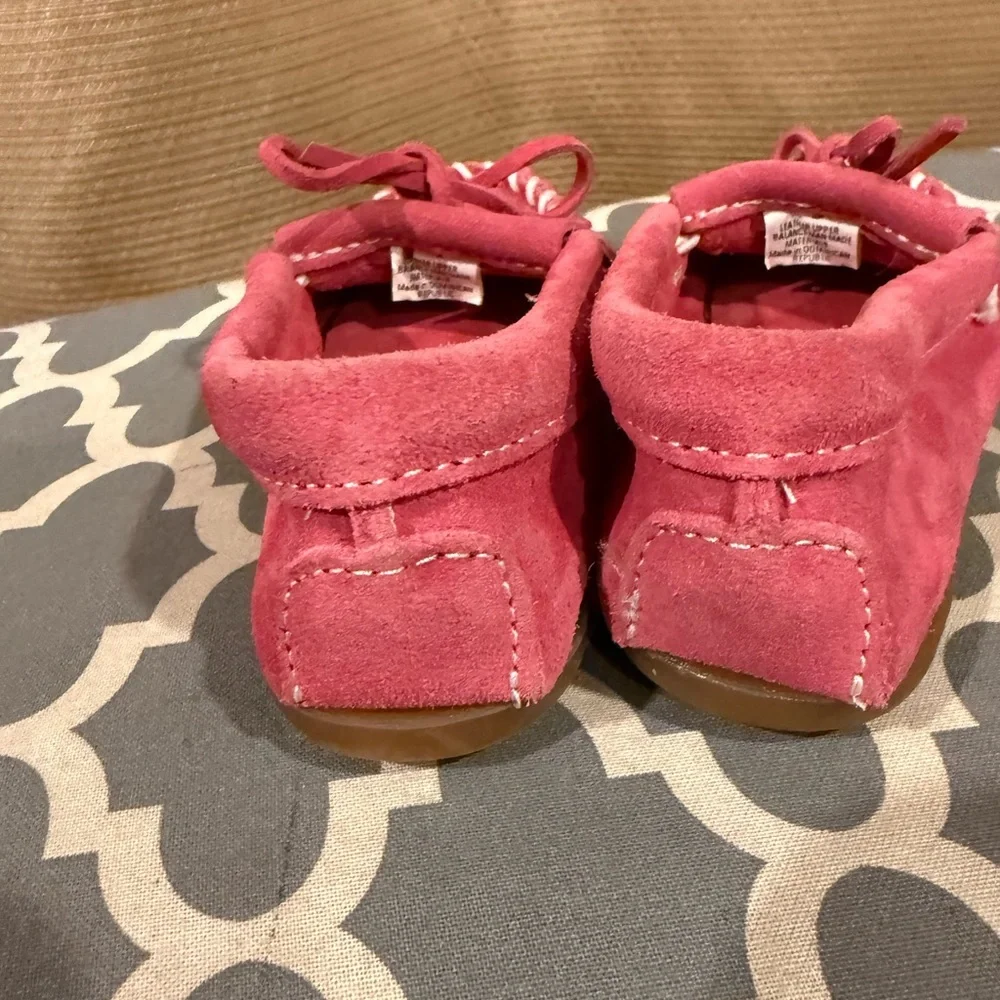 Minnetonka girls Moccasins 9 Pink